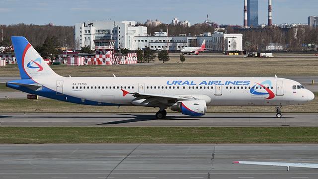 RA-73795:Airbus A321:Уральские авиалинии